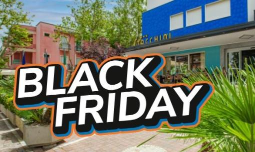 Offerta Black Friday presso un hotel moderno e colorato.