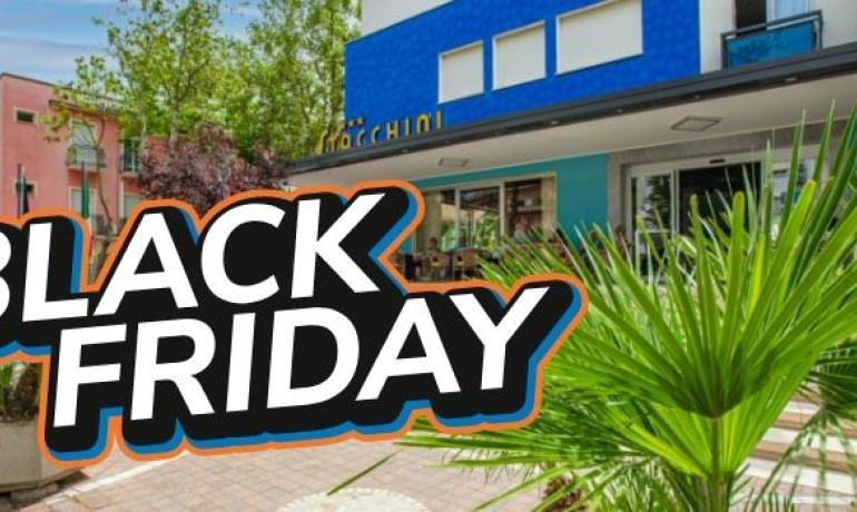 Offerta Black Friday presso un hotel moderno e colorato.